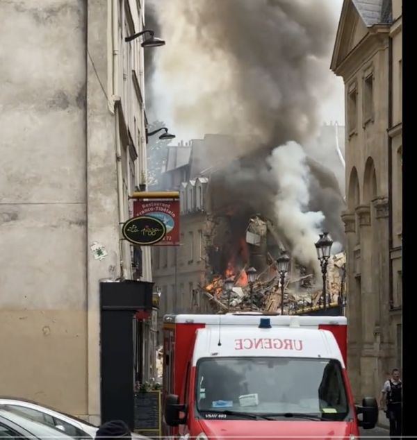 Explosion dans le Ve arrondissement à Paris, des immeubles en feu