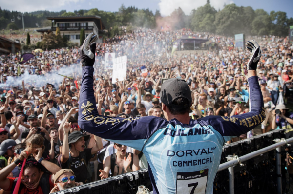 Coupe du monde VTT : victoires françaises pour les épreuves de descente aux Gets (Haute-Savoie)