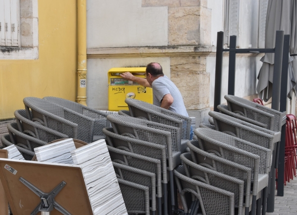 Et on se demande pourquoi le nombre de courriers expédiés baisse... 