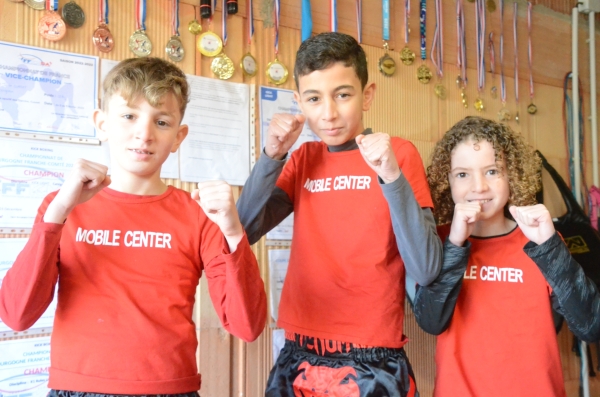 8, 11 et 12 ans .. les 3 frangins cumulent déjà les titres en kick-boxing 