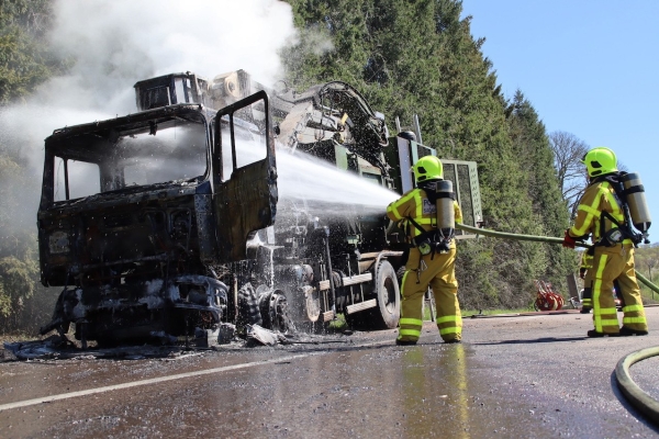 Un camion détruit par le feu du côté de Curgy
