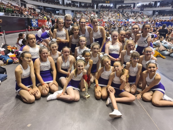 Les Rock cheerleaders de Chalon sur le podium à Lyon.