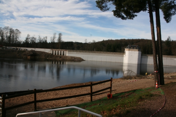 Dans le Morvan, le lac des Settons se remplit, "pas d'inquiétude" pour la saison touristique