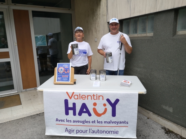 Les bénévoles de l’Association Valentin Haüy vous donnent rendez-vous à l’entrée des grandes enseignes de Chalon