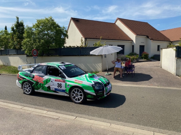 RALLYE DE LA COTE CHALONNAISE - Et hop un parasol... et le spectacle à domicile 