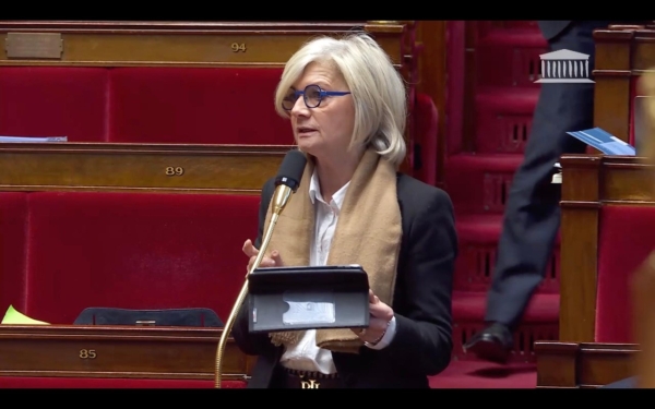 "Maintenir les classes, c’est maintenir les communes rurales" pour la députée de Saône et Loire, Josiane Corneloup