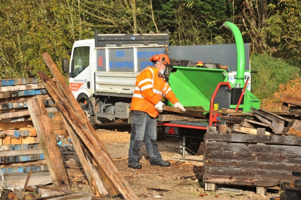 Le site industriel KP1 de Ciel (71) met en place un partenariat avec l’association d’insertion Tremplin pour le recyclage du bois