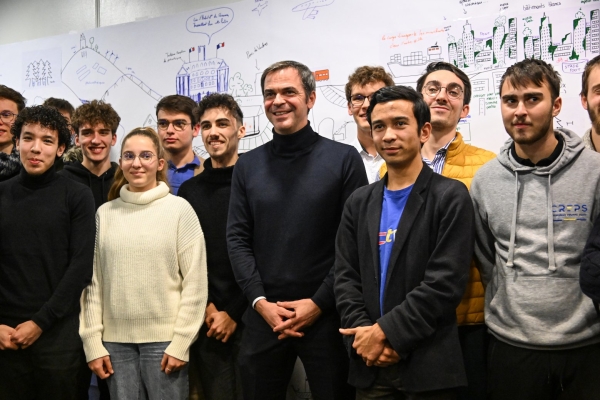 A Dijon, «La transition écologique est un enjeu majeur et collectif», a lancé Olivier Véran à des lycéens et des étudiants