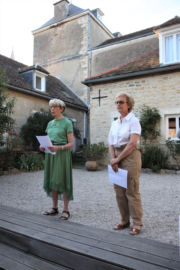 Elisabeth Lelu succède à Yolande Paparel à la tête du Lions Chalon Doyen 