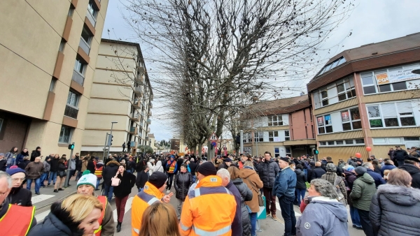 RETRAITES - la barre des 8000 opposants franchie à Chalon sur Saône