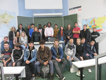Rencontre des étudiants de gestion logistique et transport avec leur parrain et marraine de promotion à l'IUT de Chalon sur Saône 
