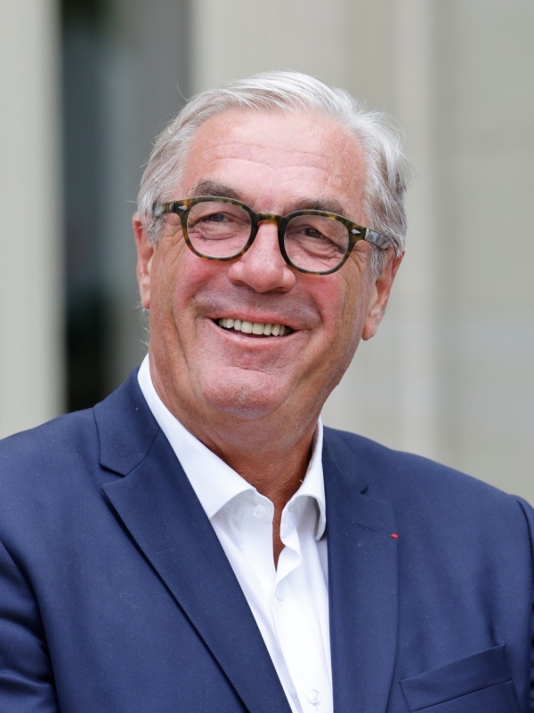 Pour François Sauvadet, Président du Conseil départemental de Côte d'Or, "tenir bon et faire face ensemble, voilà notre feuille de route pour 2023".