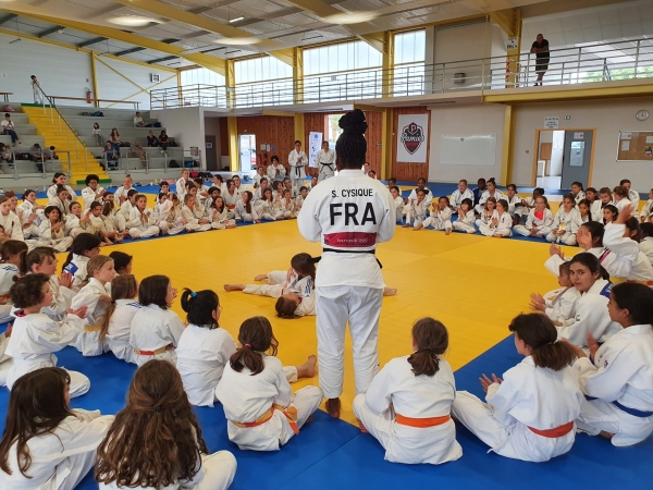 Comité Judo 71 -  La championne de Judo  Sarah Léonie CYSIQUE en démonstration