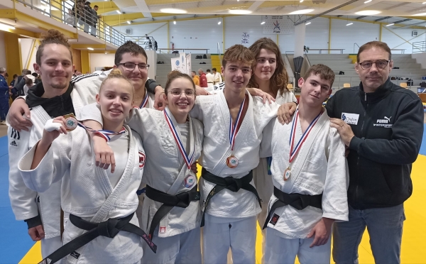 8 présents, 2 doublés et 7 qualifiés pour les cadets du Judo Club !