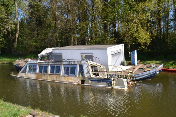 Il faudra patienter quelques jours si vous devez arpenter le Canal du Centre du côté d'Ecuisses 