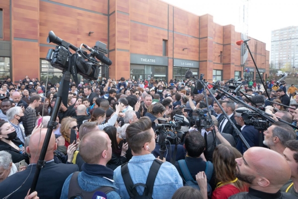 PRESIDENTIELLE - Le bain de foule Dijonnais d'Emmanuel Macron 