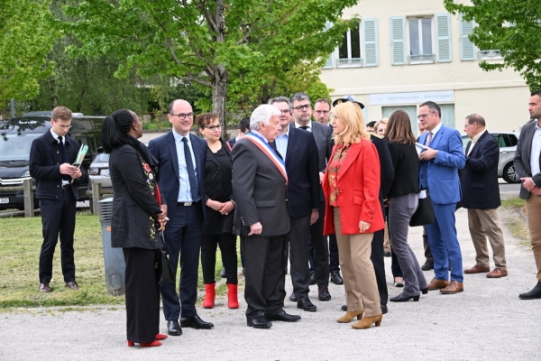 Dominique Faure, ministre des collectivités territoriales et de la ruralité, était jeudi à Saint-Léger sur Dheune