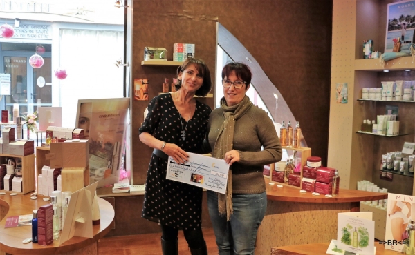 A Chalon, Aquazen Spa a remis un chèque de 400 euros à l'association "Le rêve de Marie dream"