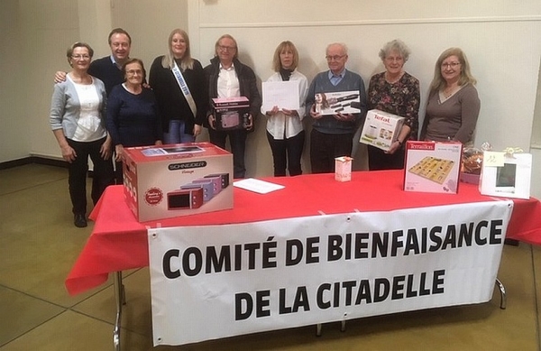 Remise des lots de la tombola du comité de quartier de la Citadelle