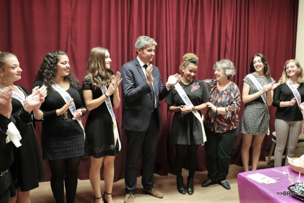 Mathilde Zaourou a reçu son écharpe de Reine 2020 du quartier Centre/Pasteur