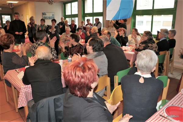 Ambiance lors du repas beaujolais organisé par le comité de quartier St Cosme/Bellevue