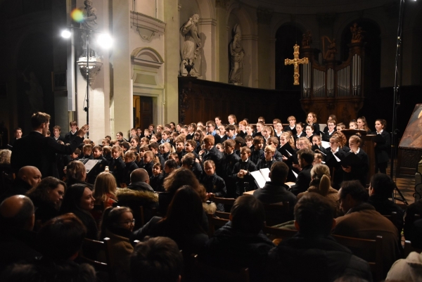 Les chœurs d’enfants de la Maitrise Chalonnaise Saint Charles et des ‘Petits Chanteurs de Faucigny (74) séduisent leur public