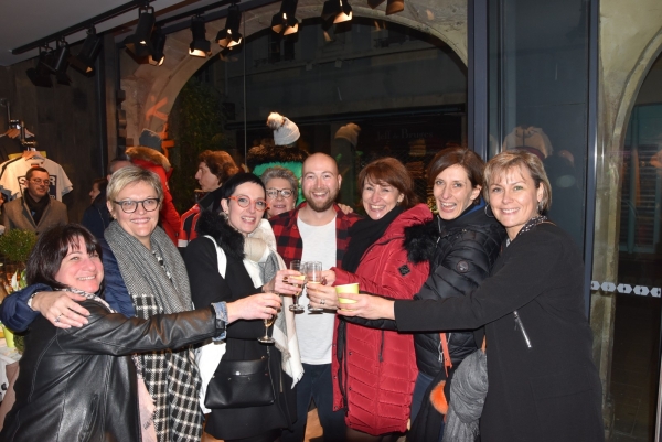 Soirée anniversaire de grande ampleur et très festive  au magasin ‘Superdry’ samedi soir 