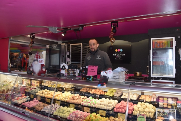 Marchés Chalonnais : Pour les fêtes de fin d’année, ne vous trompez pas, les macarons, c’est chez « By Arno »