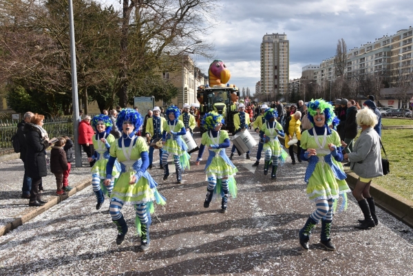 Cavalcade de la 100e édition du Carnaval de Chalon : Une météo peu clémente perturbe la fin du défilé