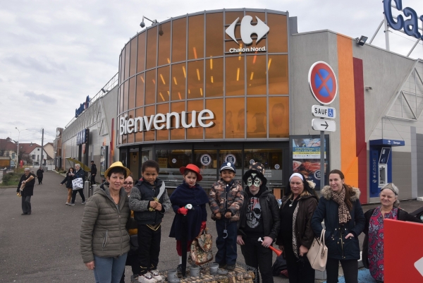 Carrefour Nord partenaire du Comité de Quartier Avenir Aubépin/Saint Gobain pour le défilé des enfants 