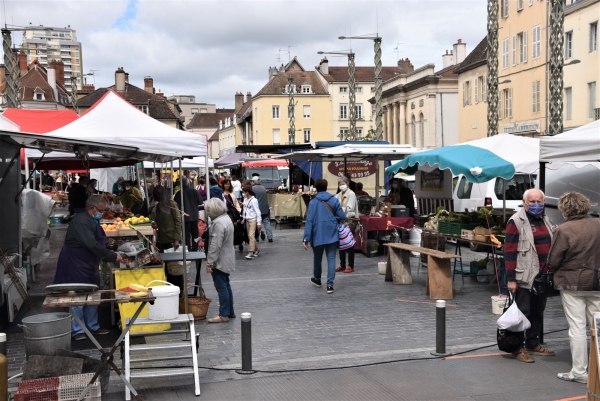 Le marché du vendredi et du dimanche  regagne ses pénates 