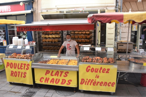 Marché de Chalon : Société 'ADO' des poulets de Bresse 100% français 