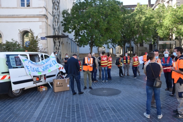 Tous les syndicats représentatifs du groupe Suez et les salariés  en guerre contre l’O.P.A  de Veolia sur Suez