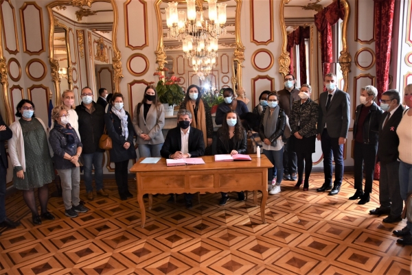 La ville de Chalon-sur-Saône signe une convention avec les élèves du Lycée Saint Charles 