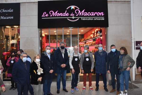 Inauguration en grandes pompes du commerce « Le monde de macaron »  