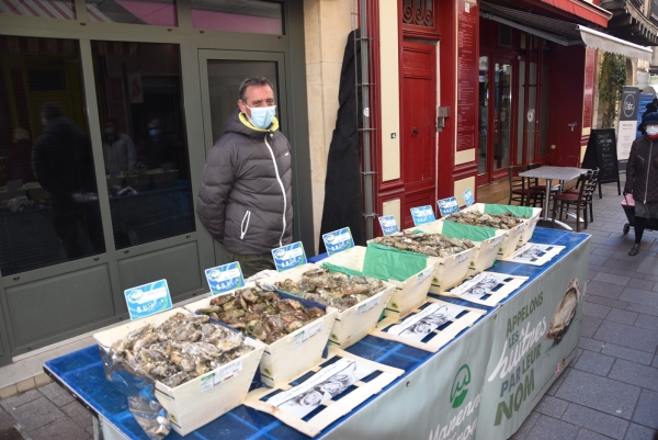 Naisseur ostréiculteur et producteur, venez découvrir et déguster les huîtres ‘Marennes d’Oléron’ des frères Léger sur nos marchés chalonnais! 