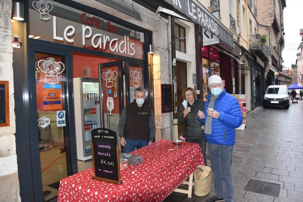 Vous saviez que quand on arrive au ‘Paradis’, ils vous proposent du café du thé ou un verre de vin chaud ? 