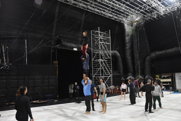 Grâce à l’Espace des Arts, Scène Nationale Chalon-sur-Saône, au Grand Chalon et au Ministère de la Culture, la compagnie de cirque ‘X Y’ était en résidence à Chalon-sur-Saône