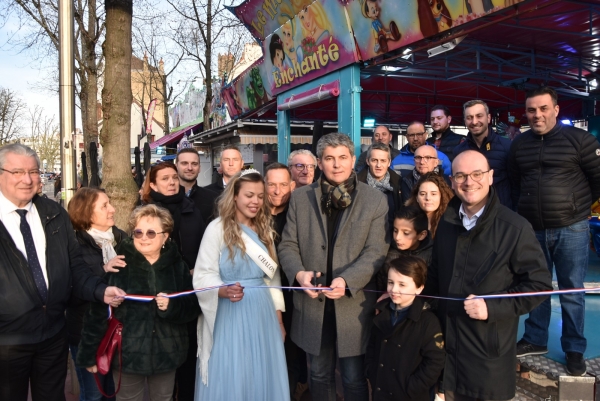 Le Maire de Chalon, Gilles Platret et ses Adjoints inaugurent la fête foraine ! 