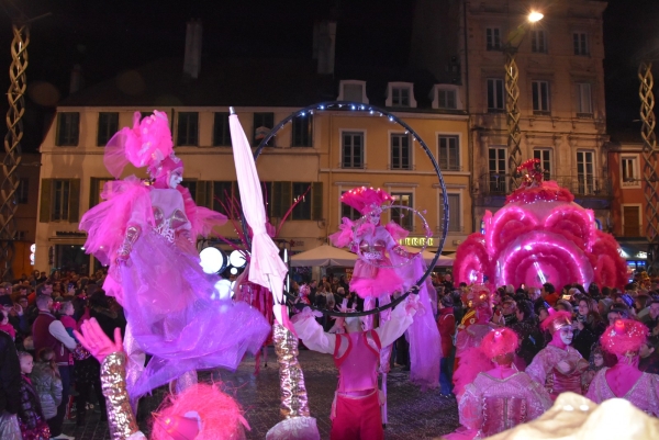 Rondo final réussi du défilé nocturne d’ouverture du 100ème Carnaval  