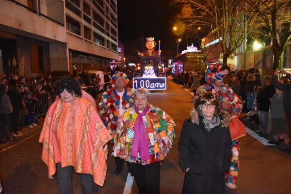 Beaucoup de monde au défilé nocturne d’ouverture du 100ème Carnaval 