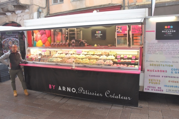 Pour les fêtes de fin d’année, succombez aux macarons, confiseries et bûches de Noël de chez « By Arno »