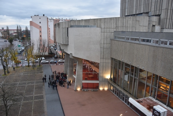 Rassemblement devant l’Espace des Arts scène Nationale Chalon-sur-Saône en soutien au secteur culturel