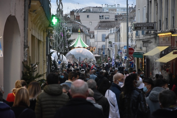 Beaucoup de monde ce samedi dans les rues de Chalon-sur-Saône