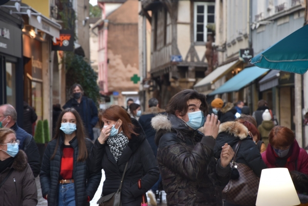 Malgré une météo pluvieuse, une accalmie d’une heure a permis une bonne fréquentation des rues piétonnes et de ses magasins pour ce premier samedi de soldes