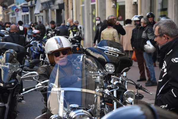 Plus de 600 motards en colère dans les rue de Chalon-sur-Saône 