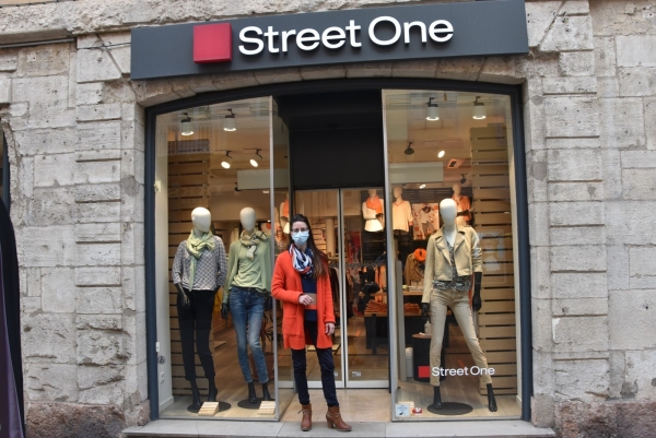 Chalon-sur-Saône : Céline Boyer, nouvelle gérante du magasin de prêt-à-porter féminin ‘Street One’. 
