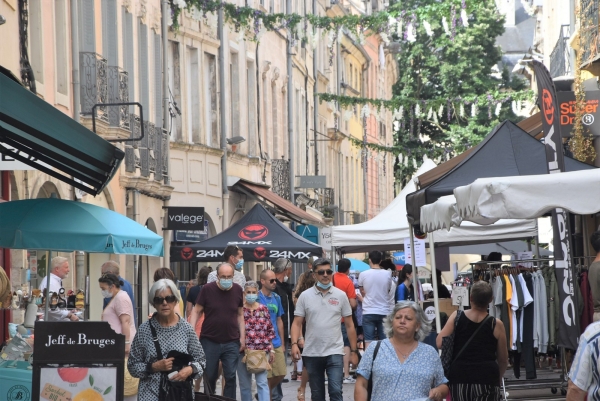 Forte affluence à la braderie ce samedi matin (2)