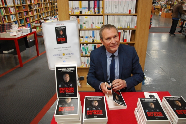 Jean-Michel Fauvergue (ancien chef du RAID), se confie à info-chalon lors de la séance de dédicaces organisée à Gibert Joseph 