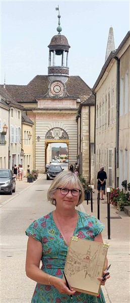 Sylvie Bargain croque les rues et les monuments de Givry